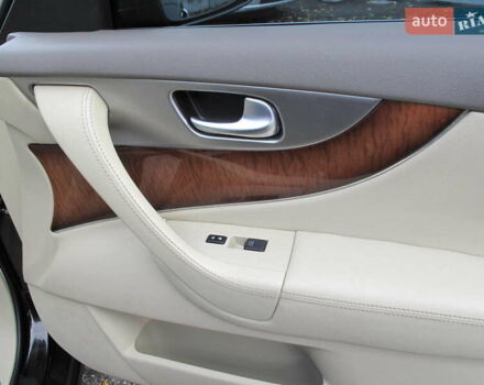 Черный Инфинити QX70, объемом двигателя 3.7 л и пробегом 235 тыс. км за 17300 $, фото 60 на Automoto.ua