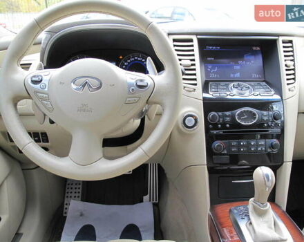 Черный Инфинити QX70, объемом двигателя 3.7 л и пробегом 235 тыс. км за 17300 $, фото 47 на Automoto.ua