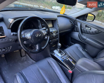 Черный Инфинити QX70, объемом двигателя 3.7 л и пробегом 185 тыс. км за 17999 $, фото 15 на Automoto.ua