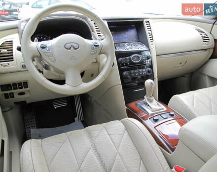 Черный Инфинити QX70, объемом двигателя 3.7 л и пробегом 235 тыс. км за 17300 $, фото 45 на Automoto.ua