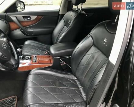 Черный Инфинити QX70, объемом двигателя 3.7 л и пробегом 138 тыс. км за 15900 $, фото 20 на Automoto.ua