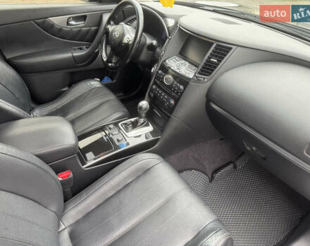 Черный Инфинити QX70, объемом двигателя 3.7 л и пробегом 185 тыс. км за 17700 $, фото 22 на Automoto.ua