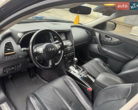 Черный Инфинити QX70, объемом двигателя 3.7 л и пробегом 185 тыс. км за 17700 $, фото 11 на Automoto.ua