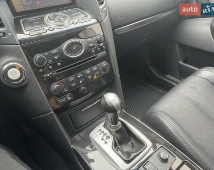 Черный Инфинити QX70, объемом двигателя 3.7 л и пробегом 185 тыс. км за 17700 $, фото 27 на Automoto.ua