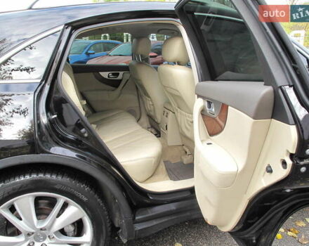 Черный Инфинити QX70, объемом двигателя 3.7 л и пробегом 235 тыс. км за 17300 $, фото 69 на Automoto.ua