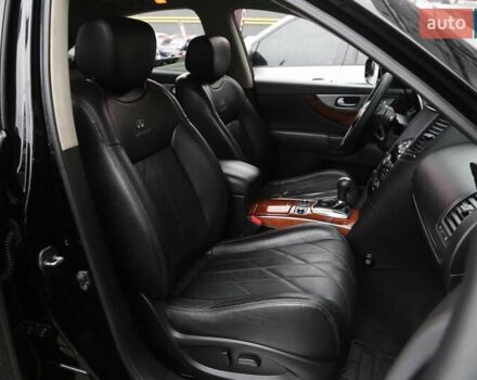 Черный Инфинити QX70, объемом двигателя 3.7 л и пробегом 150 тыс. км за 19500 $, фото 11 на Automoto.ua