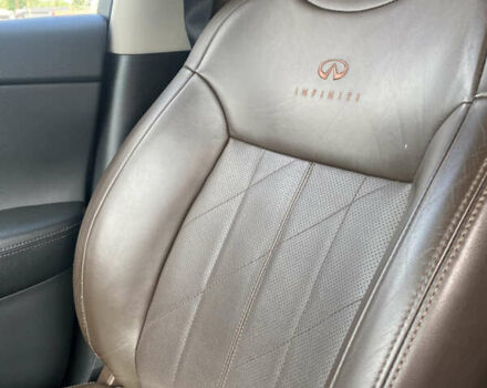 Чорний Інфініті QX70, об'ємом двигуна 2.99 л та пробігом 173 тис. км за 18000 $, фото 12 на Automoto.ua