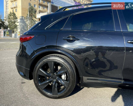 Черный Инфинити QX70, объемом двигателя 5 л и пробегом 171 тыс. км за 18900 $, фото 22 на Automoto.ua