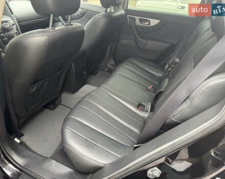 Черный Инфинити QX70, объемом двигателя 3.7 л и пробегом 185 тыс. км за 17700 $, фото 14 на Automoto.ua