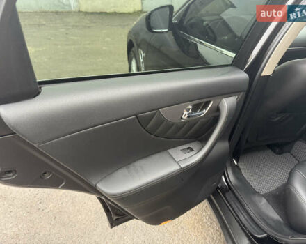 Черный Инфинити QX70, объемом двигателя 3.7 л и пробегом 185 тыс. км за 17700 $, фото 15 на Automoto.ua