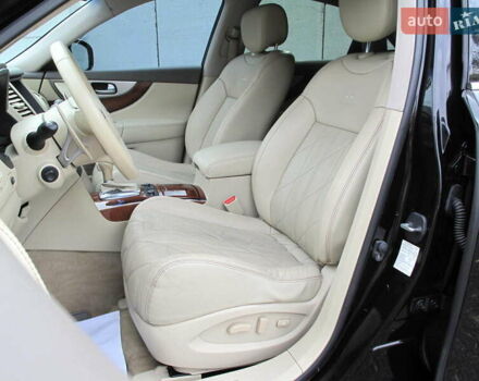 Черный Инфинити QX70, объемом двигателя 3.7 л и пробегом 235 тыс. км за 17300 $, фото 27 на Automoto.ua