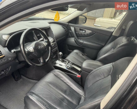 Черный Инфинити QX70, объемом двигателя 3.7 л и пробегом 185 тыс. км за 17700 $, фото 10 на Automoto.ua