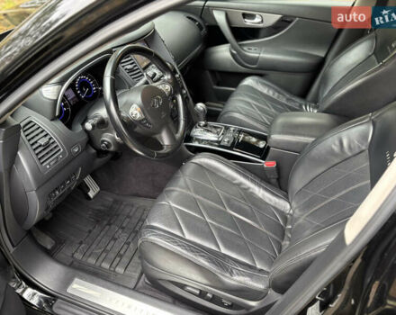 Инфинити QX70 2013 в Киеве на Automoto.ua Черный Инфинити QX70, объемом двигателя 3.7 л и пробегом 136 тыс. км за 18900 $, фото 9 на Automoto.ua