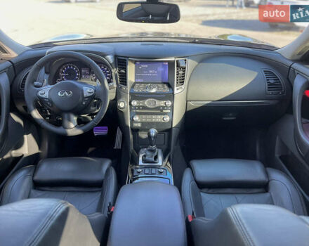 Черный Инфинити QX70, объемом двигателя 5 л и пробегом 171 тыс. км за 18900 $, фото 41 на Automoto.ua