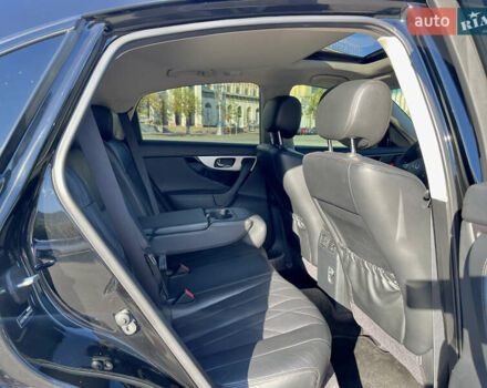 Черный Инфинити QX70, объемом двигателя 5 л и пробегом 171 тыс. км за 18900 $, фото 39 на Automoto.ua