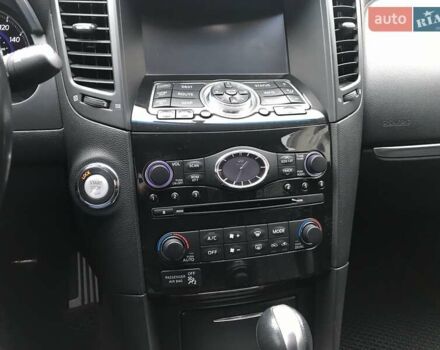 Черный Инфинити QX70, объемом двигателя 3.7 л и пробегом 138 тыс. км за 15900 $, фото 27 на Automoto.ua