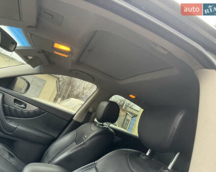 Черный Инфинити QX70, объемом двигателя 3.7 л и пробегом 185 тыс. км за 17700 $, фото 13 на Automoto.ua