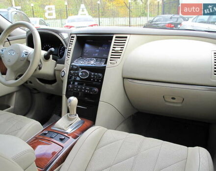 Черный Инфинити QX70, объемом двигателя 3.7 л и пробегом 235 тыс. км за 17300 $, фото 72 на Automoto.ua