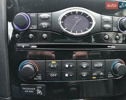 Черный Инфинити QX70, объемом двигателя 3.7 л и пробегом 138 тыс. км за 15900 $, фото 42 на Automoto.ua