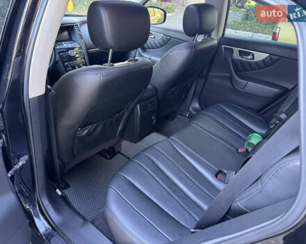 Черный Инфинити QX70, объемом двигателя 3.7 л и пробегом 185 тыс. км за 17999 $, фото 18 на Automoto.ua