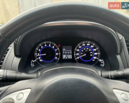 Черный Инфинити QX70, объемом двигателя 3.7 л и пробегом 185 тыс. км за 17700 $, фото 25 на Automoto.ua