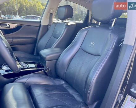 Черный Инфинити QX70, объемом двигателя 5 л и пробегом 171 тыс. км за 18900 $, фото 28 на Automoto.ua