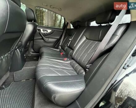 Чорний Інфініті QX70, об'ємом двигуна 3.7 л та пробігом 190 тис. км за 16900 $, фото 28 на Automoto.ua