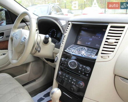 Черный Инфинити QX70, объемом двигателя 3.7 л и пробегом 235 тыс. км за 17300 $, фото 63 на Automoto.ua