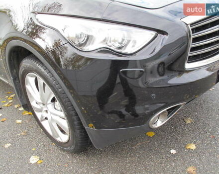 Черный Инфинити QX70, объемом двигателя 3.7 л и пробегом 235 тыс. км за 17300 $, фото 15 на Automoto.ua