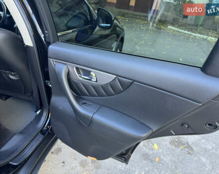 Черный Инфинити QX70, объемом двигателя 3.7 л и пробегом 185 тыс. км за 17999 $, фото 19 на Automoto.ua