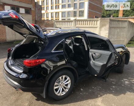 Чорний Інфініті QX70, об'ємом двигуна 3.7 л та пробігом 113 тис. км за 21300 $, фото 16 на Automoto.ua