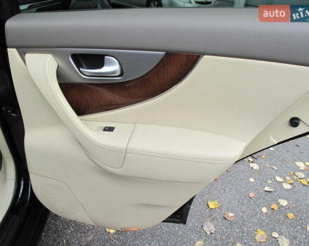 Черный Инфинити QX70, объемом двигателя 3.7 л и пробегом 235 тыс. км за 17300 $, фото 70 на Automoto.ua