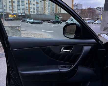 Черный Инфинити QX70, объемом двигателя 3.7 л и пробегом 230 тыс. км за 16500 $, фото 11 на Automoto.ua