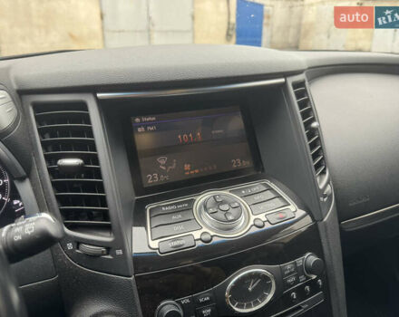 Черный Инфинити QX70, объемом двигателя 3.7 л и пробегом 185 тыс. км за 17700 $, фото 26 на Automoto.ua