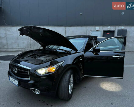 Черный Инфинити QX70, объемом двигателя 3.7 л и пробегом 230 тыс. км за 16500 $, фото 12 на Automoto.ua