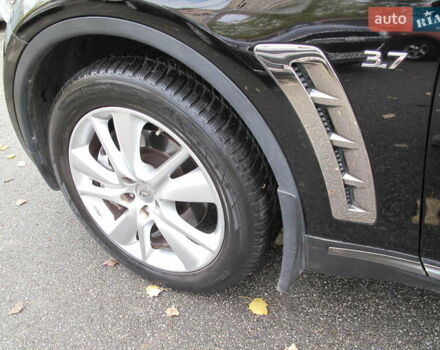 Черный Инфинити QX70, объемом двигателя 3.7 л и пробегом 235 тыс. км за 17300 $, фото 39 на Automoto.ua