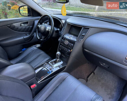 Черный Инфинити QX70, объемом двигателя 3.7 л и пробегом 185 тыс. км за 17999 $, фото 24 на Automoto.ua