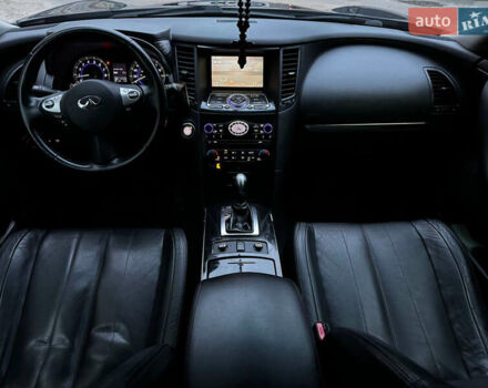 Черный Инфинити QX70, объемом двигателя 3.7 л и пробегом 230 тыс. км за 16500 $, фото 25 на Automoto.ua