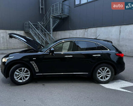 Черный Инфинити QX70, объемом двигателя 3.7 л и пробегом 230 тыс. км за 16500 $, фото 20 на Automoto.ua