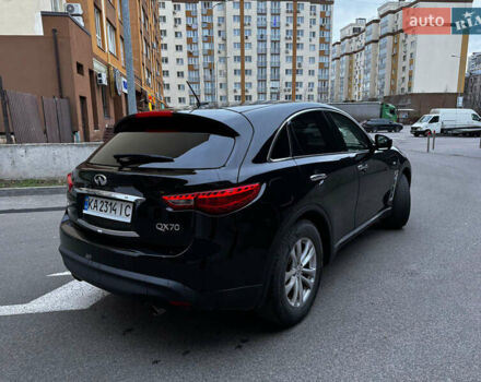 Черный Инфинити QX70, объемом двигателя 3.7 л и пробегом 230 тыс. км за 16500 $, фото 4 на Automoto.ua