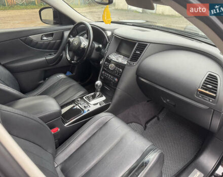 Черный Инфинити QX70, объемом двигателя 3.7 л и пробегом 185 тыс. км за 17700 $, фото 19 на Automoto.ua