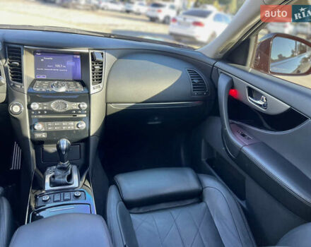 Черный Инфинити QX70, объемом двигателя 5 л и пробегом 171 тыс. км за 18900 $, фото 43 на Automoto.ua