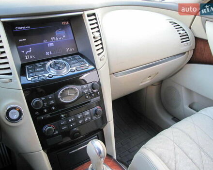 Черный Инфинити QX70, объемом двигателя 3.7 л и пробегом 235 тыс. км за 17300 $, фото 93 на Automoto.ua