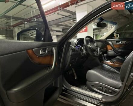 Черный Инфинити QX70, объемом двигателя 3.7 л и пробегом 151 тыс. км за 19700 $, фото 21 на Automoto.ua