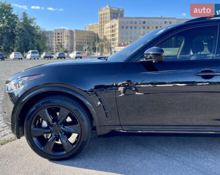 Черный Инфинити QX70, объемом двигателя 5 л и пробегом 171 тыс. км за 18900 $, фото 9 на Automoto.ua
