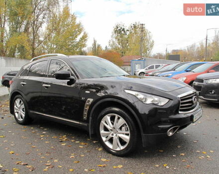 Черный Инфинити QX70, объемом двигателя 3.7 л и пробегом 235 тыс. км за 17300 $, фото 4 на Automoto.ua