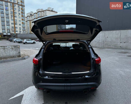 Черный Инфинити QX70, объемом двигателя 3.7 л и пробегом 230 тыс. км за 16500 $, фото 7 на Automoto.ua