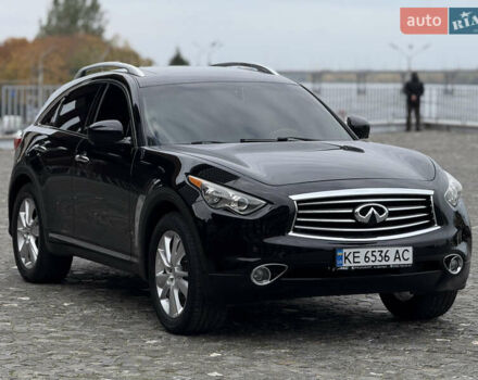 Черный Инфинити QX70, объемом двигателя 3.7 л и пробегом 131 тыс. км за 13599 $, фото 5 на Automoto.ua