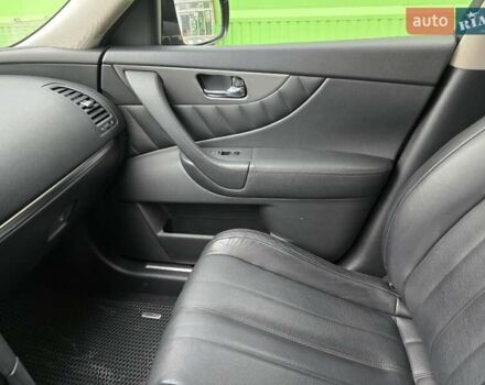 Черный Инфинити QX70, объемом двигателя 3.7 л и пробегом 186 тыс. км за 17800 $, фото 63 на Automoto.ua