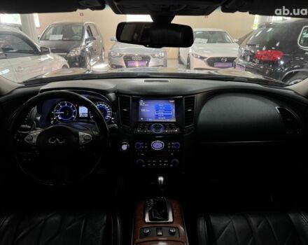 Черный Инфинити QX70, объемом двигателя 0 л и пробегом 219 тыс. км за 15500 $, фото 5 на Automoto.ua